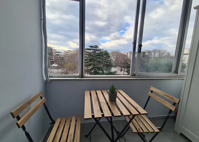 Square 1 Apartament Larissa